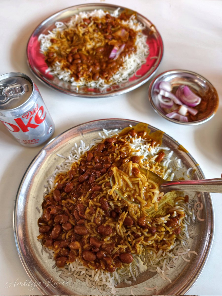TheSrinagarBoy's tweet photo. Many consider it the best Rajmah Chawal in the world, loaded with copious amounts of Desi Ghee - Village Peerah on the Srinagar-Jammu highway.
My favourite place for it in Peerah is the Pt. Dinanath Khajuria Dhaba.
#Peerah #RajmahChawal https://t.co/sWWX1VRKZT