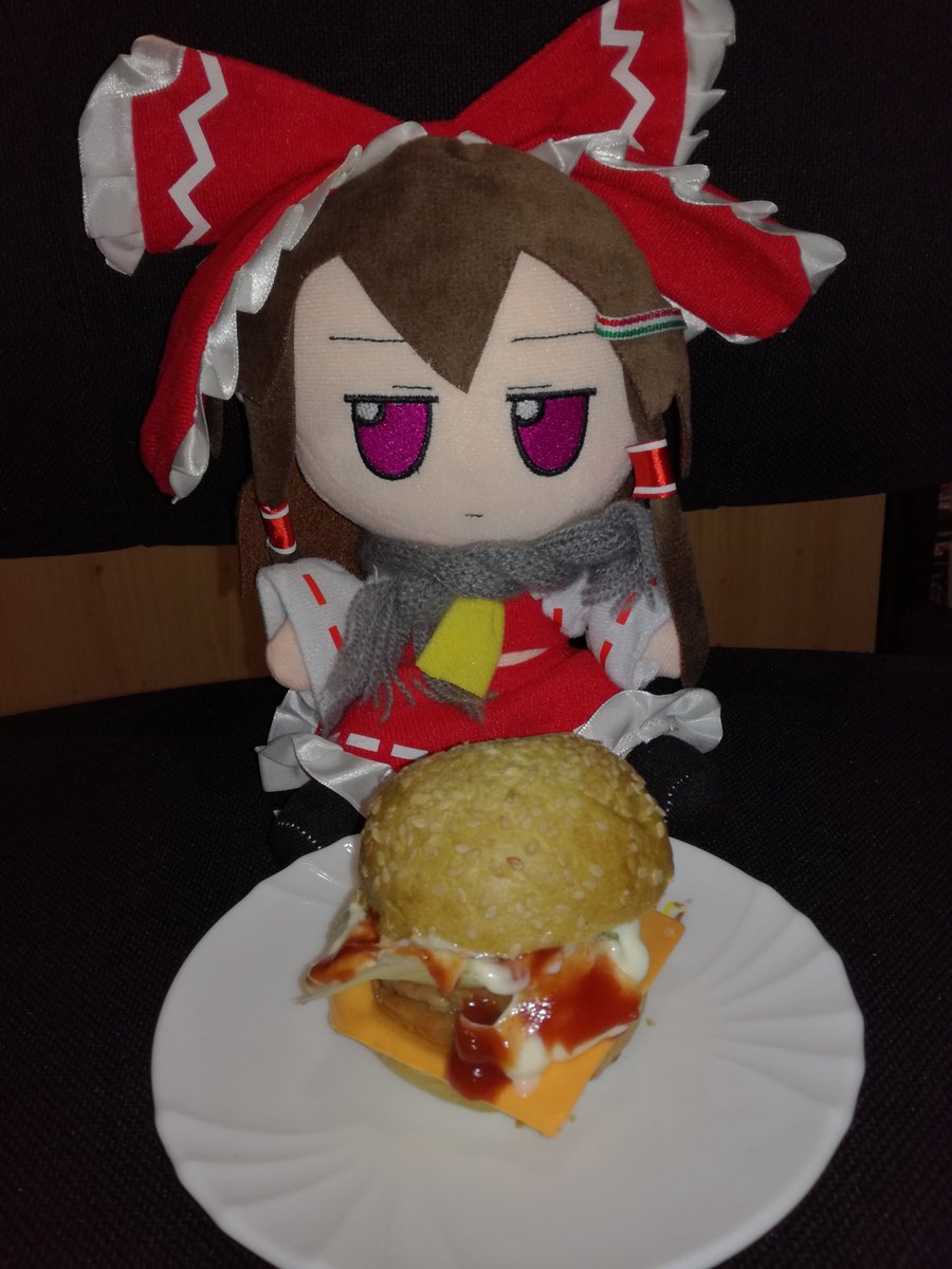 RozsdamentesA's tweet photo. Small #borgar for Reimu-san on #FumoFriday https://t.co/qOOPKMSbWb