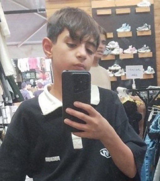 برای جوانی‌اش گریه می‌کنی،
برای تنهایی‌اش می‌سوزی…
#جواد_کاظمی