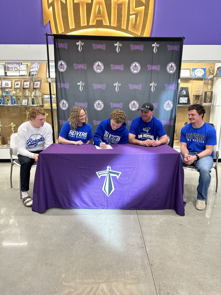 jaxsonschnell_'s tweet photo. #AGTG OFFICIAL 🏴‍☠️ @ReiverFootball @CoachVaughnDame @CoachSpeer15 @CoachStrohmeier @Bound_IA @IAfootball_ https://t.co/9YaqPuCuc9