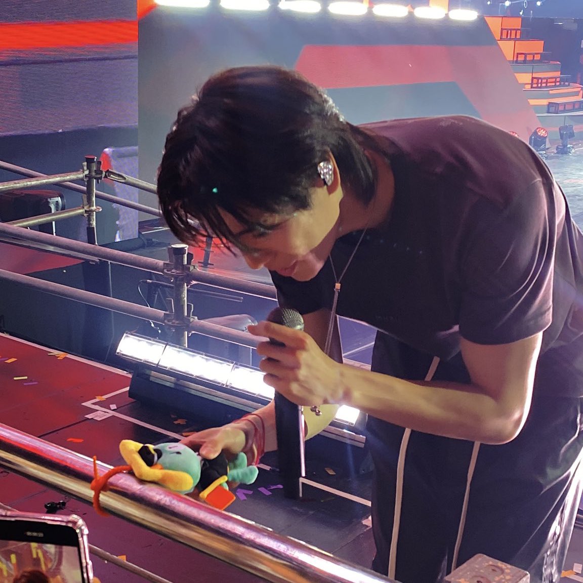 phuwin saw permpoon’s doll !!! sweetest phorphor ever 🥹💗