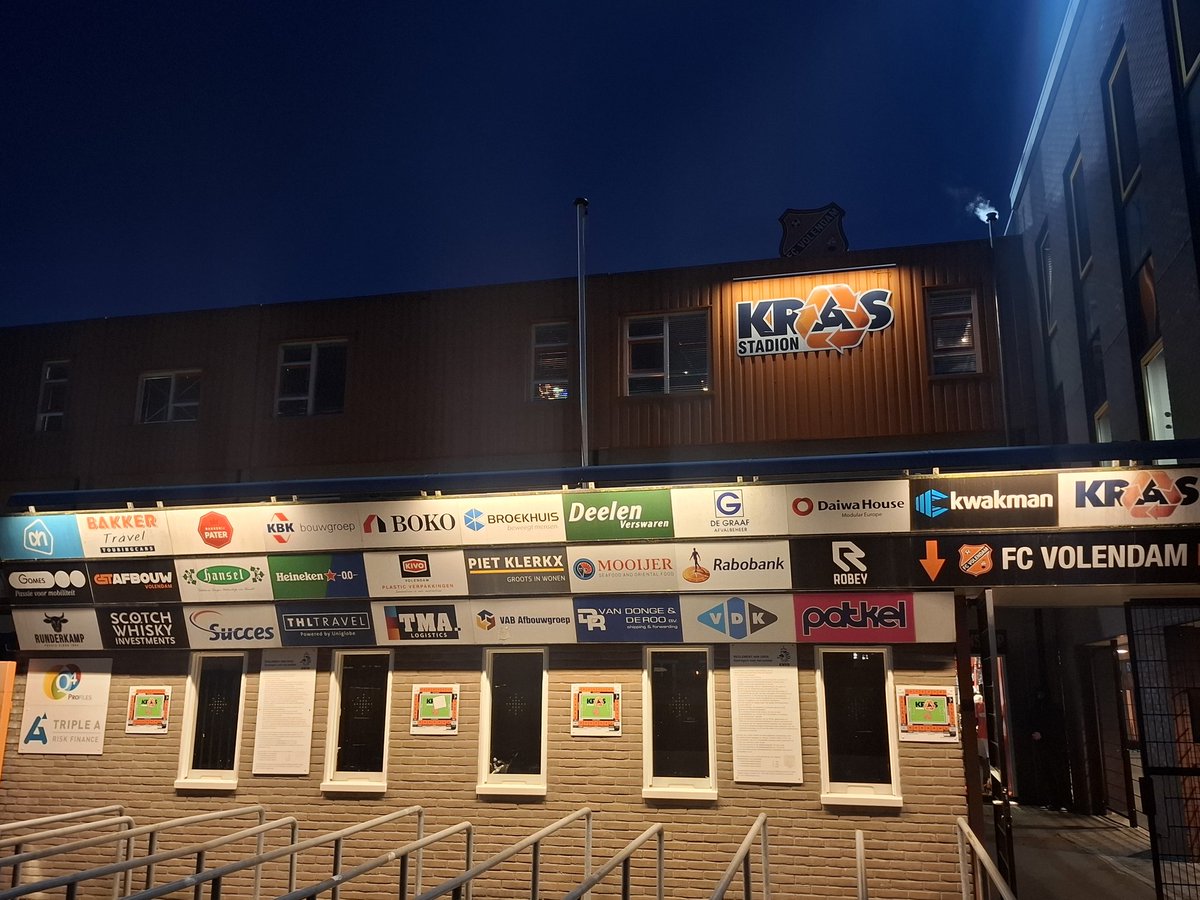 Het Kras Stadion wacht op PSV, dat in aantocht is. FC Volendam-uit komt eraan. Zo de elf van PSV.