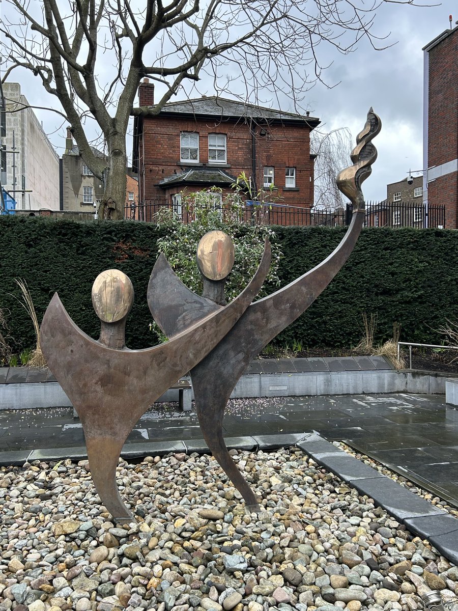 FergusPMcGrath's tweet photo. Day 44 of 100 / Round 8 ✅

At last, a dry afternoon in the city.  Can feel the cold snap on the way!

#100DaysOfWalking
#Cold🥶 https://t.co/RVYbVfqQkg