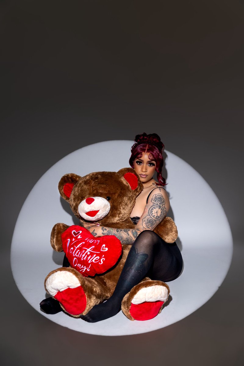 reddluvvv's tweet photo. New year same valentine 💗 https://t.co/GBLDO8AeUZ