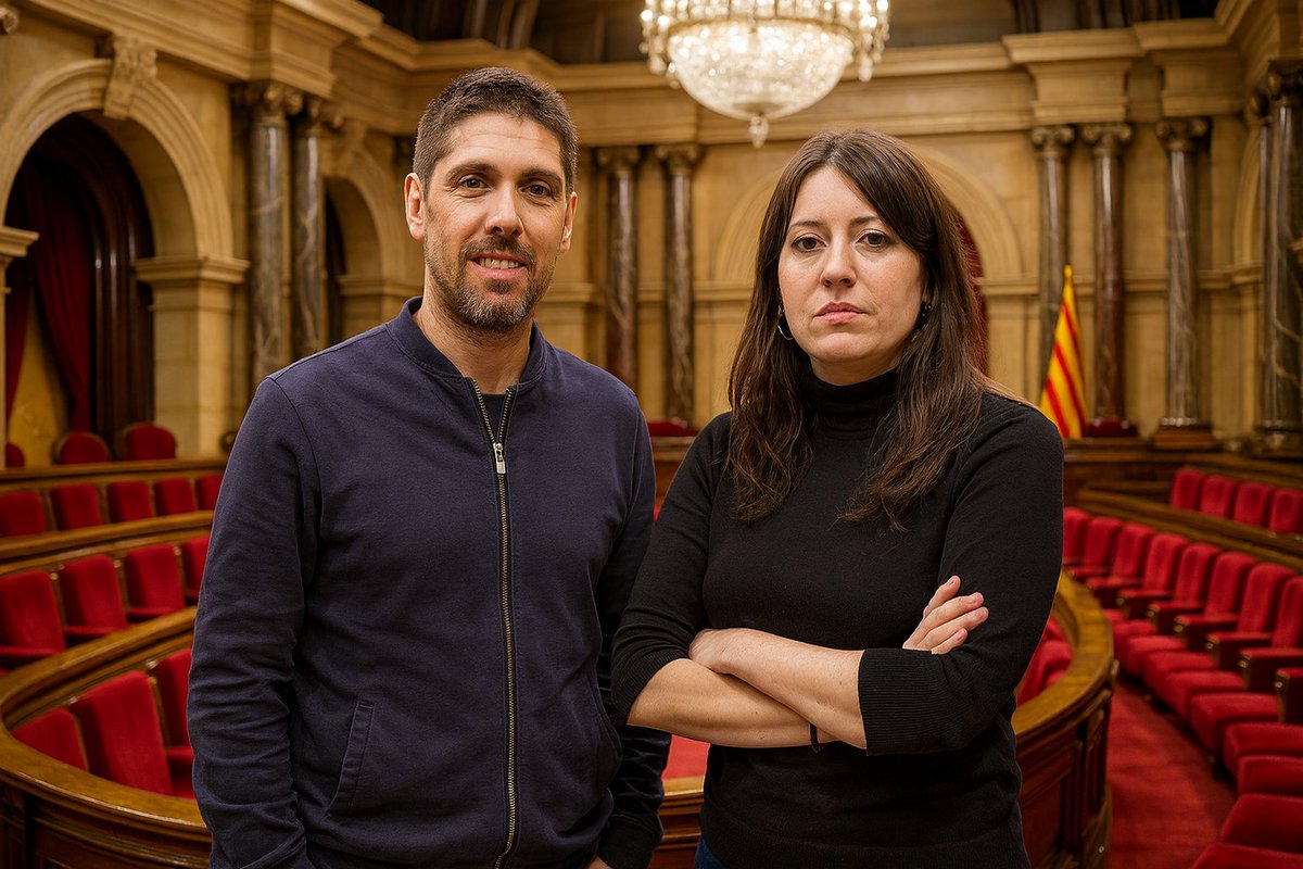 RAC2noticies's tweet photo. Avui enfrontem a aquests dos polítics, David Cid i Laure Vega. A qui li donarieu la presidència de la Generalitat? @Ciddavid o @laurevega ?
Comuns o CUP? https://t.co/O56gDVNsoH