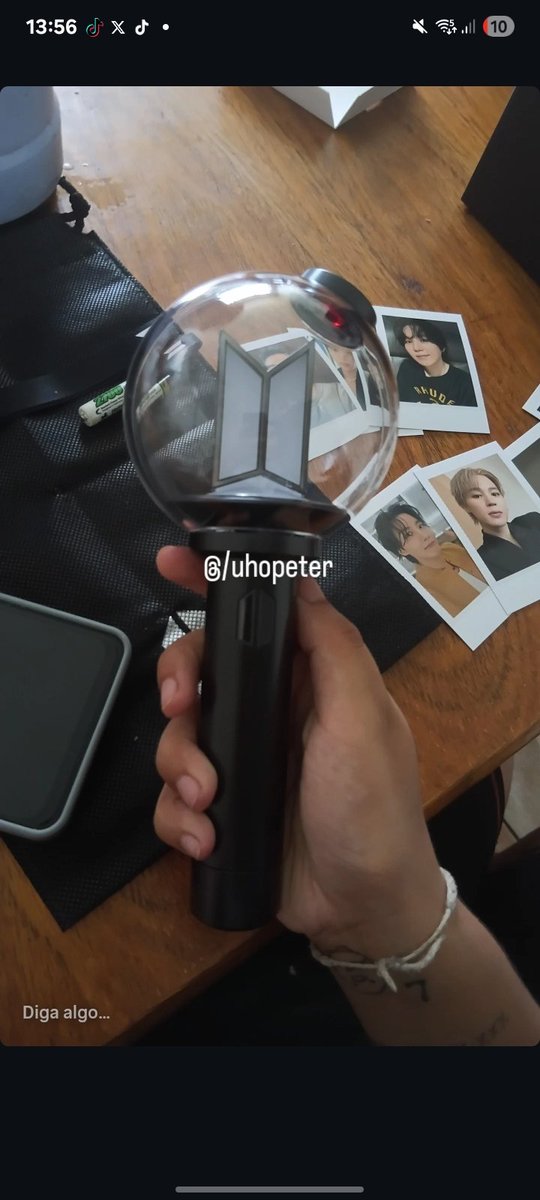 Chegou minha nova armybomb do bts

Peguei pelo weverse no primeiro lote, paguei 390 e não foi taxado