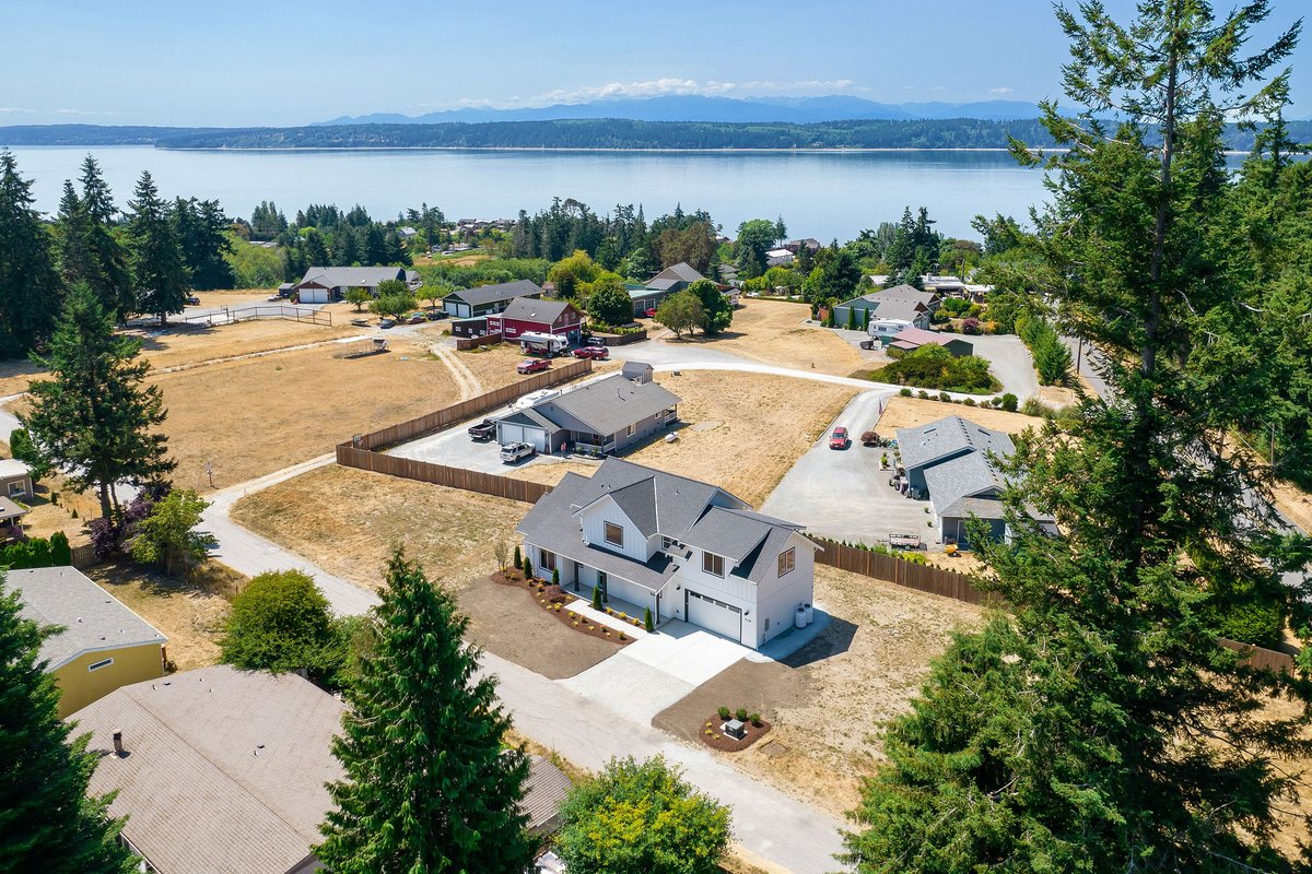 Fullwiler_Const's tweet photo. Your dream home is just a blueprint away! Fullwiler Construction specializes in turning ideas into reality with our expert custom home building services.

#contractor #builder #construction #newconstruction #generalcontractor #localbuilder #homedesign #Washington #WA https://t.co/2eM7Ey1JAq