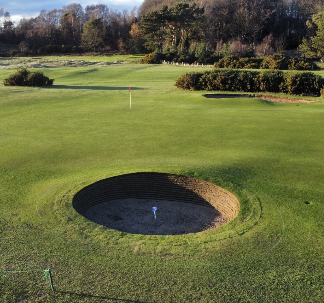 Leven_links's tweet photo. Upgrades continue, including an additional irrigated grass pathway at the second and ongoing bunker reconstruction.

#ToroMini8
#BunkerRevetting
#LevenLinks https://t.co/kSLxou8O9M