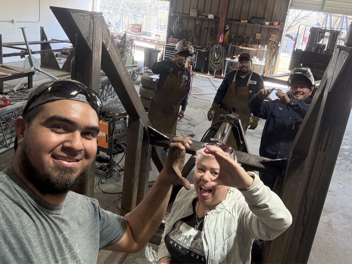 SolarisTechnolo's tweet image. ❤️ Permanent towers or 60–150ft mobile units—Solaris delivers stable, high-capacity networks with no ghosting or dropped signals. Happy Valentine's Day! 📶🚀 #ReliableConnection #MobileTowers #WirelessNetwork #SolarisTowers #BroadbandDeployment #ValentinesDay