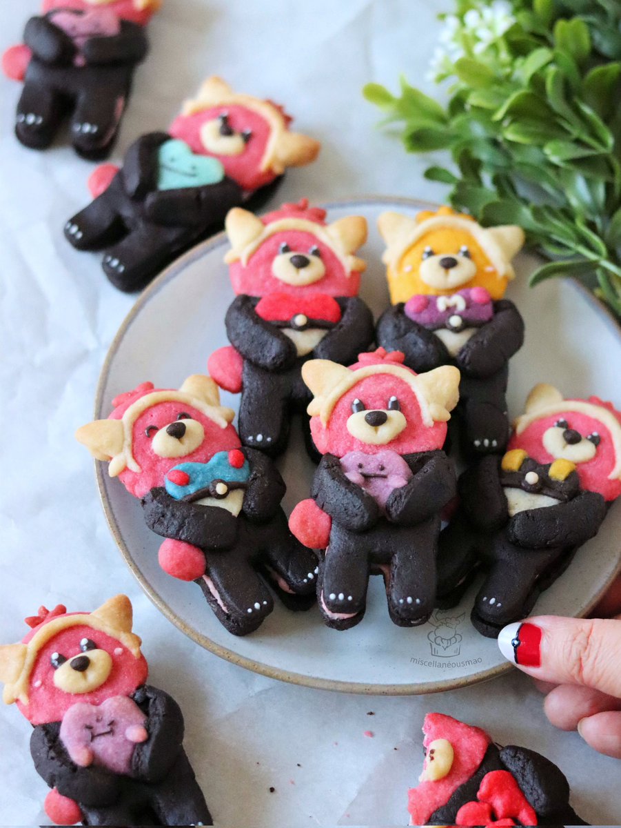 MiscMao's tweet photo. Bewear hugs in cookie form for Valentine's Day 🧸🤗💕 For anyone who wants a hug this weekend (just be careful not to get squashed 🫣) #pokemoncookies #bewear #キテルグマ https://t.co/LevCU1ISGb