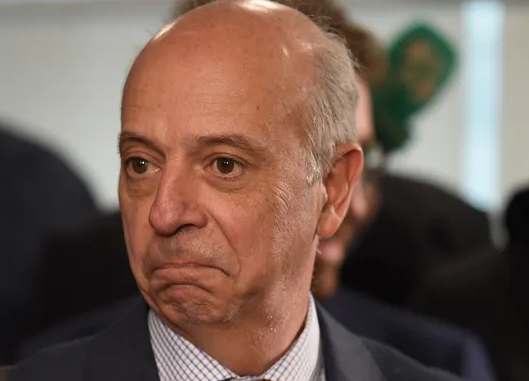 Están hablando de "saña política" y de "destruir todo lo que ellos hicieron" (?), así que no voy a hablar de Cardama, ni de los Hercules, ni de los gomones, ni del pasaporte a Marset, ni de los 453 kg de pescado congelado, ni de la destrucción de documento público, ni del