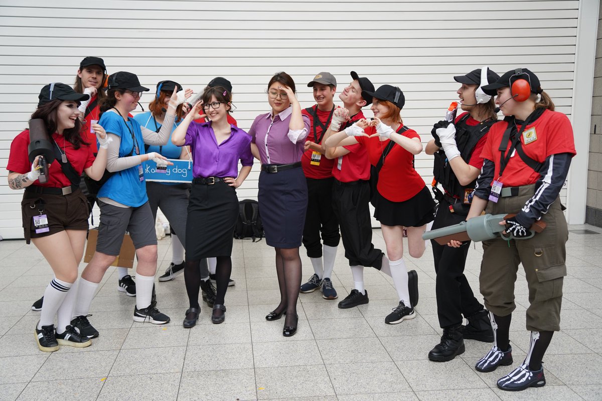 Valve Convention Cosplayers tweet media