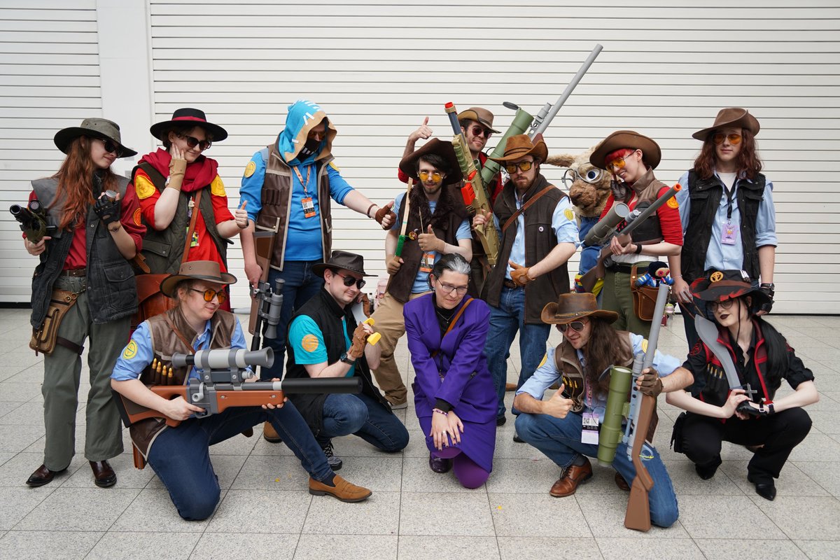 Valve Convention Cosplayers tweet media