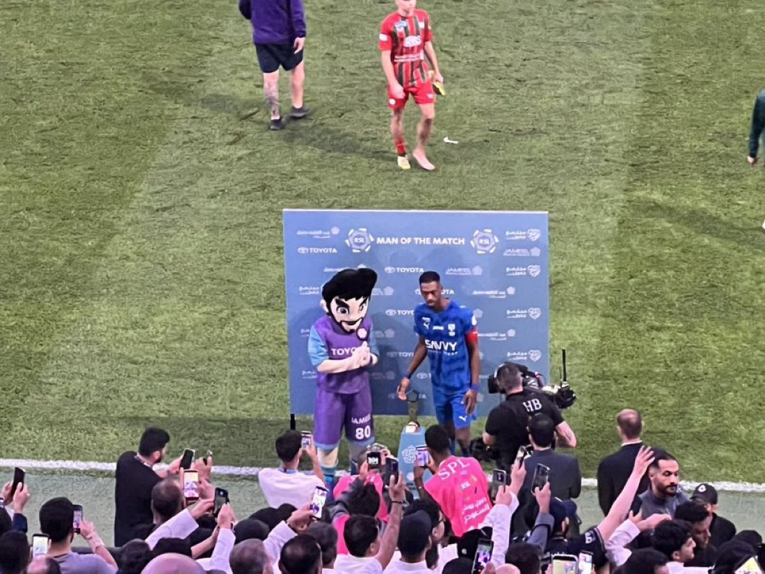 تراي لحد الحين مب مستوعب ان كنو صامل على مستواه من بعد كأس العرب للآن