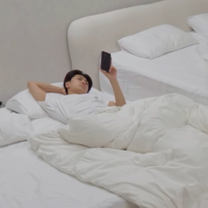 The amount of time engenes used this picture to describe their loneliness for new year, valentines, Christmas, rose day, birthday, thanksgiving, eid, vacation, friendship day, Easter etc