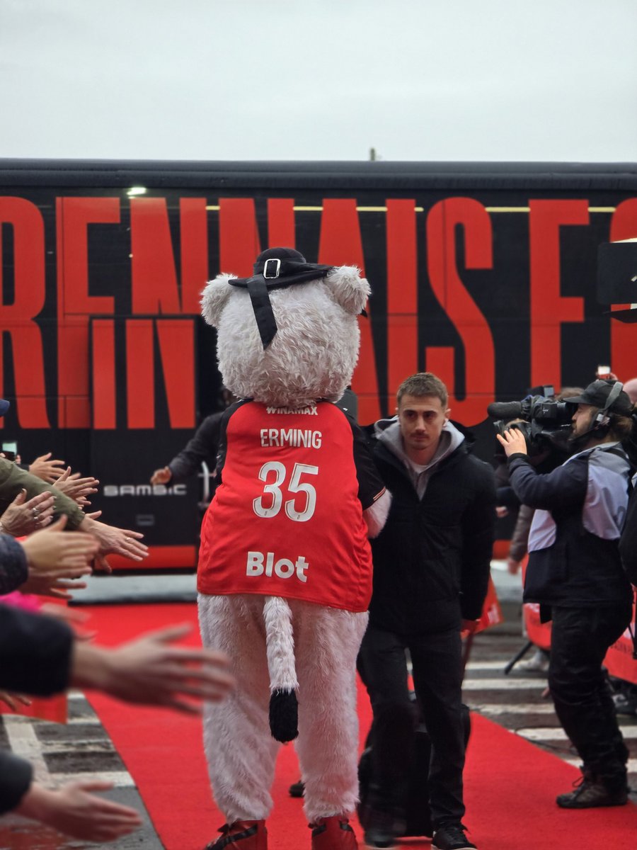 Prêt à accueillir nos Rouge &amp; Noir pour ce match contre le PSG. ❤️ #SRFCPSG
