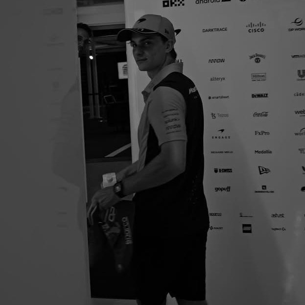 niightpoets's tweet image. fuera de joda qué difícil debe ser ser piastrista que odia a lando sabiendo que oscar es el gordo fan de él y landista que odia a oscar sabiendo que se van a tener que bancar a lando hablando maravillas de él y subiendo fotos como estas a ig