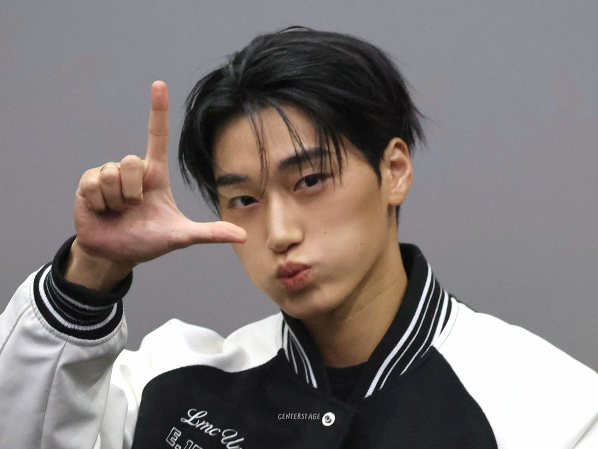 heartinsani's tweet image. L O V E 😽