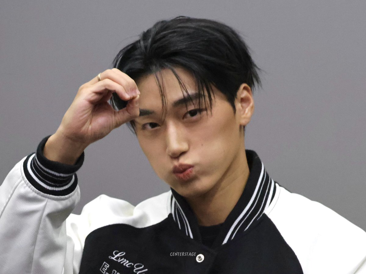 heartinsani's tweet image. L O V E 😽