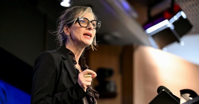 This is not the time to hide away. 
This is the time to speak up.

I support justice.
I support humanity.

I support Francesca Albanese.
 <a href="/FranceskAlbs/">Francesca Albanese, UN Special Rapporteur oPt</a> #UN #FrancescaAlbanese