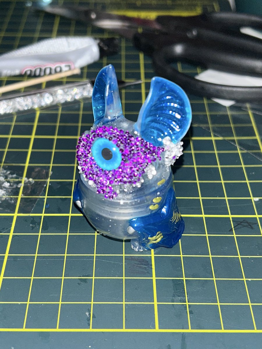 プラスで一個買ってラインストーン貼りの初日💎今後の練習とはいえ、こうもムズイとは思わなかったぜ👊隙間だらけたぜ👊<a href="/kagemaru_d/">KAGEMARU DESIGNS</a>