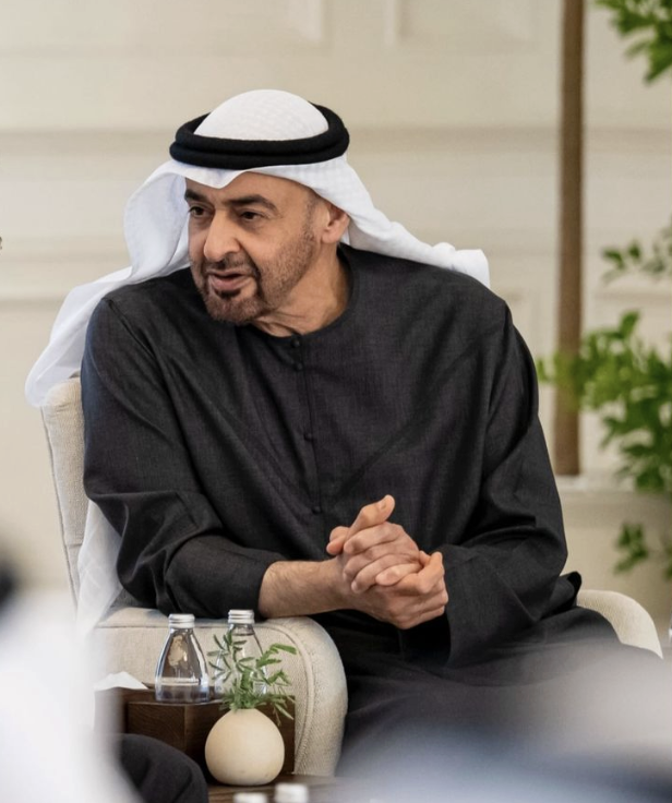 🚨من وثائق ويكيليكس!

محمد بن زايد:
"سيرجمني الإماراتيون بالحجارة إذا علموا توجهاتي الحقيقية".