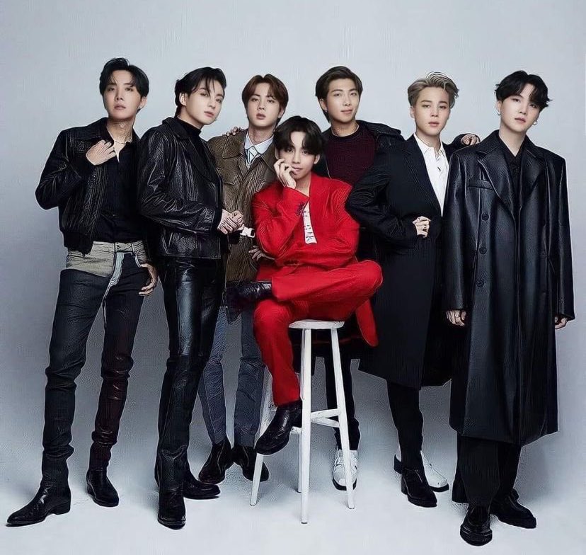 acho que há um consenso entre eles sobre vermelho ser definitivamente a cor do taehyung