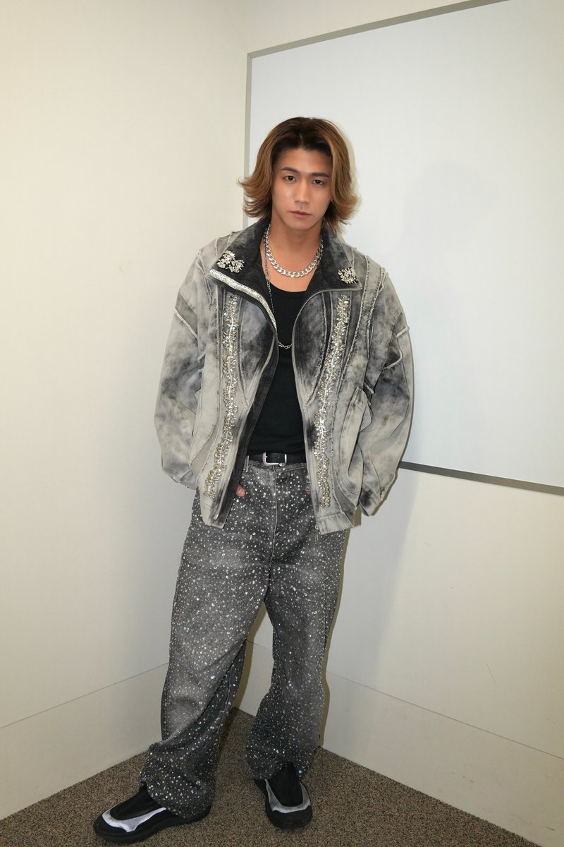 fantastics_fext's tweet photo. 日本テレビ「バズリズム02」
⎯⎯⎯⎯⎯⎯⎯⎯⎯⎯⎯⎯ ⟡.·

𝗟𝗘𝗜𝗬𝗔 

📱 https://t.co/GKLzGjI7VV

┈┈┈
🎥『𝑭𝑰𝑵𝑨𝑳𝑬』 MV
https://t.co/8KEYn1K5SO 

💿BEST ALBUM "𝐖𝐞𝐥𝐜𝐨𝐦𝐞 𝐭𝐨 𝐒𝐮𝐧𝐬𝐡𝐢𝐧𝐞"
https://t.co/PSidoaKunY
┈┈┈

@BUZZRHYTHM_NTV #バズリズム
#FANTASTICS #瀬口黎弥