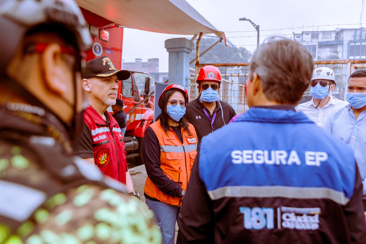 Ante el incendio registrado en las calles Cuenca y Eloy Alfaro, <a href="/taticoronelf/">TatianaCoronel</a> como alcaldesa (e) y presidenta del COE Cantonal se encuentra presente en la zona afectada, coordinando las acciones necesarias por la emergencia. 

Desde el C5GYE de #SeguraEP se continúa monitoreando.