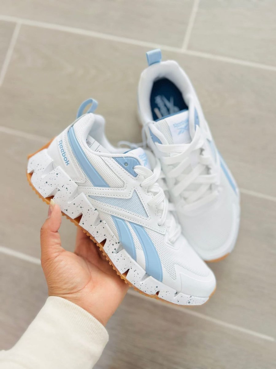 Static_Earth's tweet image. Oye @grok que modelo de tenis de Rebook son estos tenis?