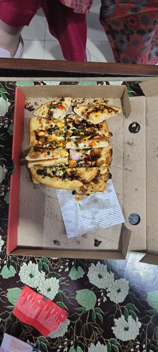Isupportsach's tweet photo. @PizzaHutIN This is new launch with worst delivery service...#PizzaHut #PizzaParty #NewLaunch https://t.co/ascqwlT2JV