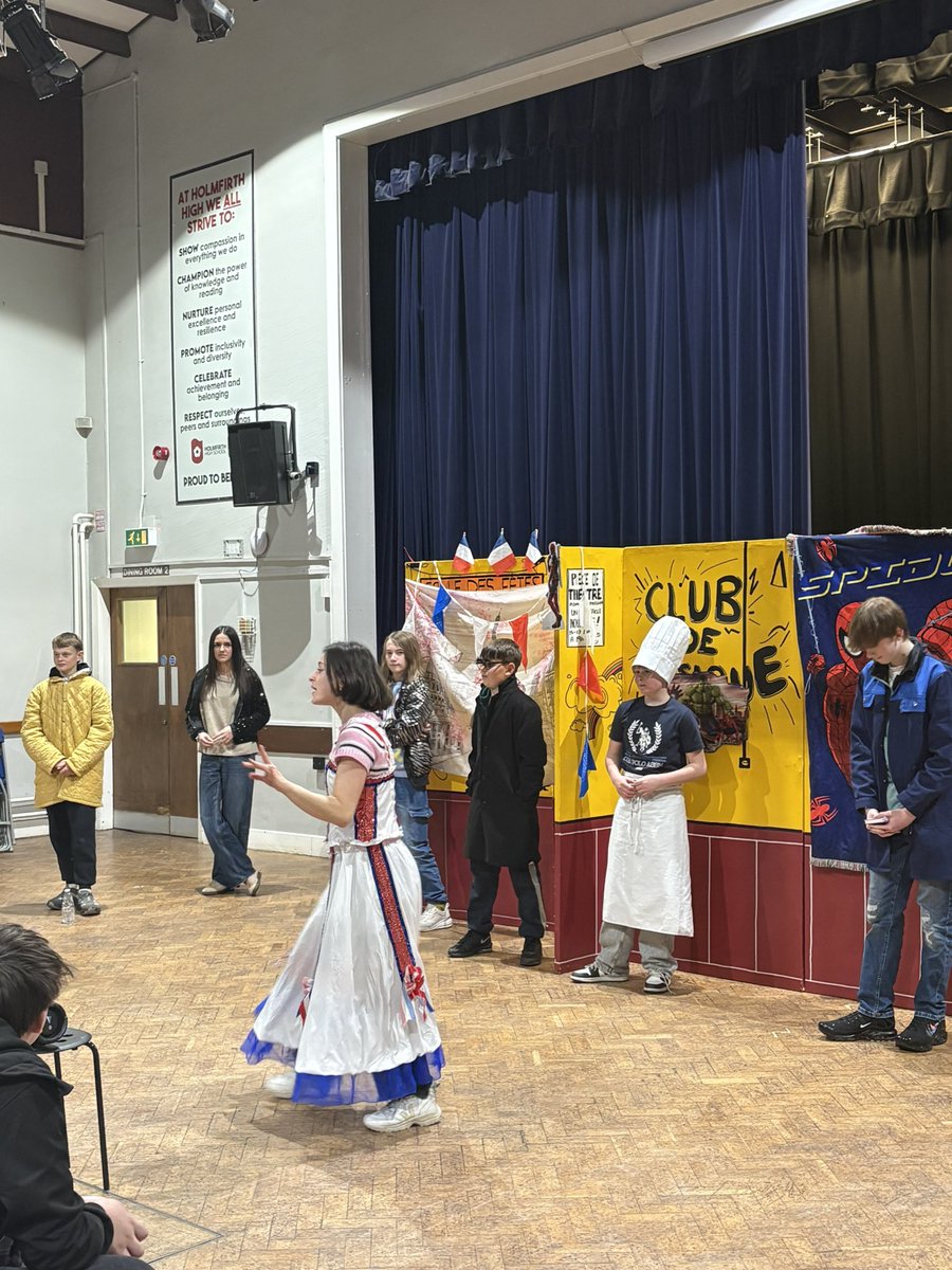 holmfirthhigh's tweet photo. Thank you to @OnattiProdsLtd for a fantastic French play this afternoon, entertaining our Y8-10 pupils studying French🇫🇷🎭 https://t.co/BgqSx1jEV3