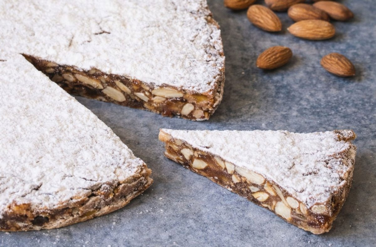 L’origine del #Panforte di #Siena risale al 1879, come rivisitazione del #Panpepato in onore della Regina #MargheritaDiSavoia. Già al tempo esisteva la Premiata Manifattura del Panforte #Fiore, che ne custodisce il sapere e lo porta ancora oggi in tavola, winenews.it/it/fiore-panfo…