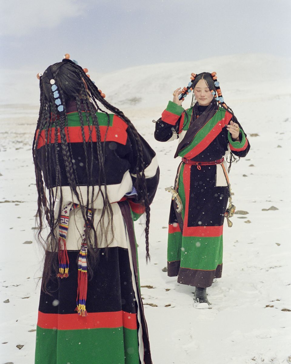 etnologiaart's tweet photo. ❁ “Dyal Thak,” um lindo projeto sobre o Tibete.

O fotógrafo Kin Coedel passou anos com os nômades modernos do planalto tibetano. Nessa linha, ele capturou com sensibilidade as pessoas e os lugares do Tibete para contrariar a sua concepção errada no Ocidente.

Segue o fio🧶⬇️ https://t.co/VXp5estRVs