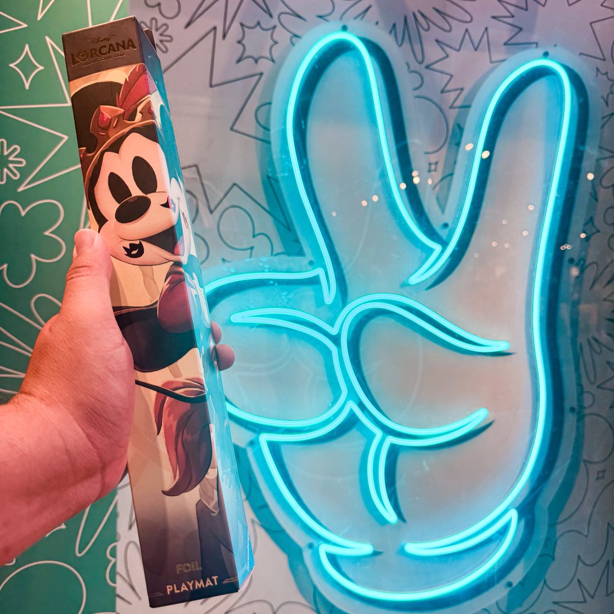 TheDisDude's tweet photo. I know getting to the parks to snag one of these is tough for most, and they ran out at WDW pretty quickly. 

So that being the case… if this photo gets 150 likes in the next 24 hours, I’ll host a GIVEAWAY for this Disney Parks Exclusive Foil Playmat! 😁🫶🏽 Love y’all! 💙 https://t.co/r63HdJtw4E