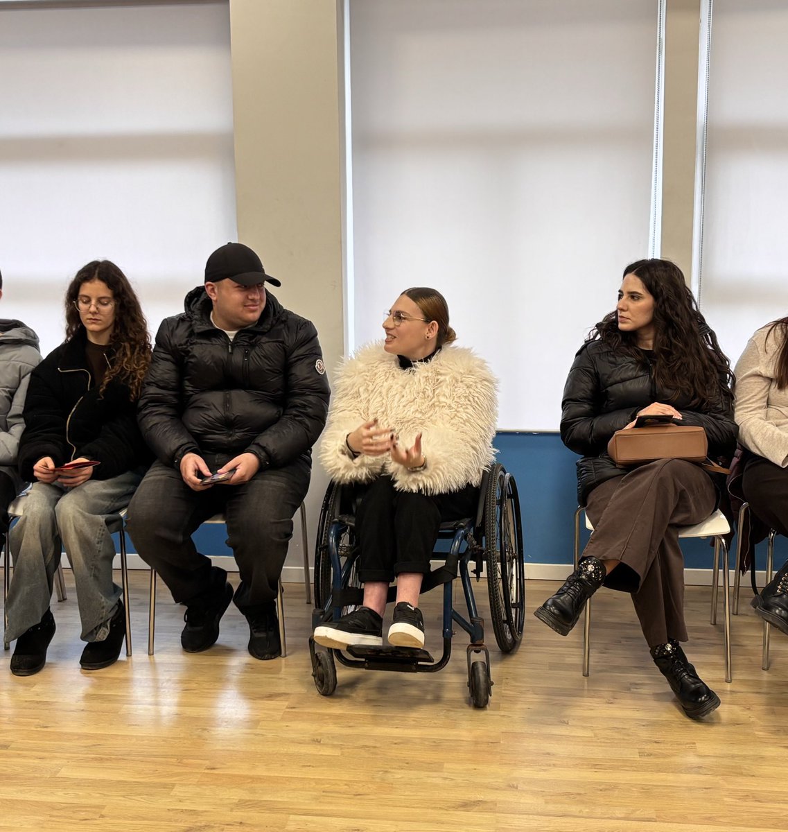 albania_unicef's tweet photo. Today with #EU4Youth we traveled to Vlora to meet young jobseekers, vocational students &amp; partners to present #YouthGuarantee. Stela, a former vocational student with a disability, shared: “Through the Youth Guarantee, I received a real job opportunity.”@euinalbania @UNDPAlbania https://t.co/FQu3xlZaQ4