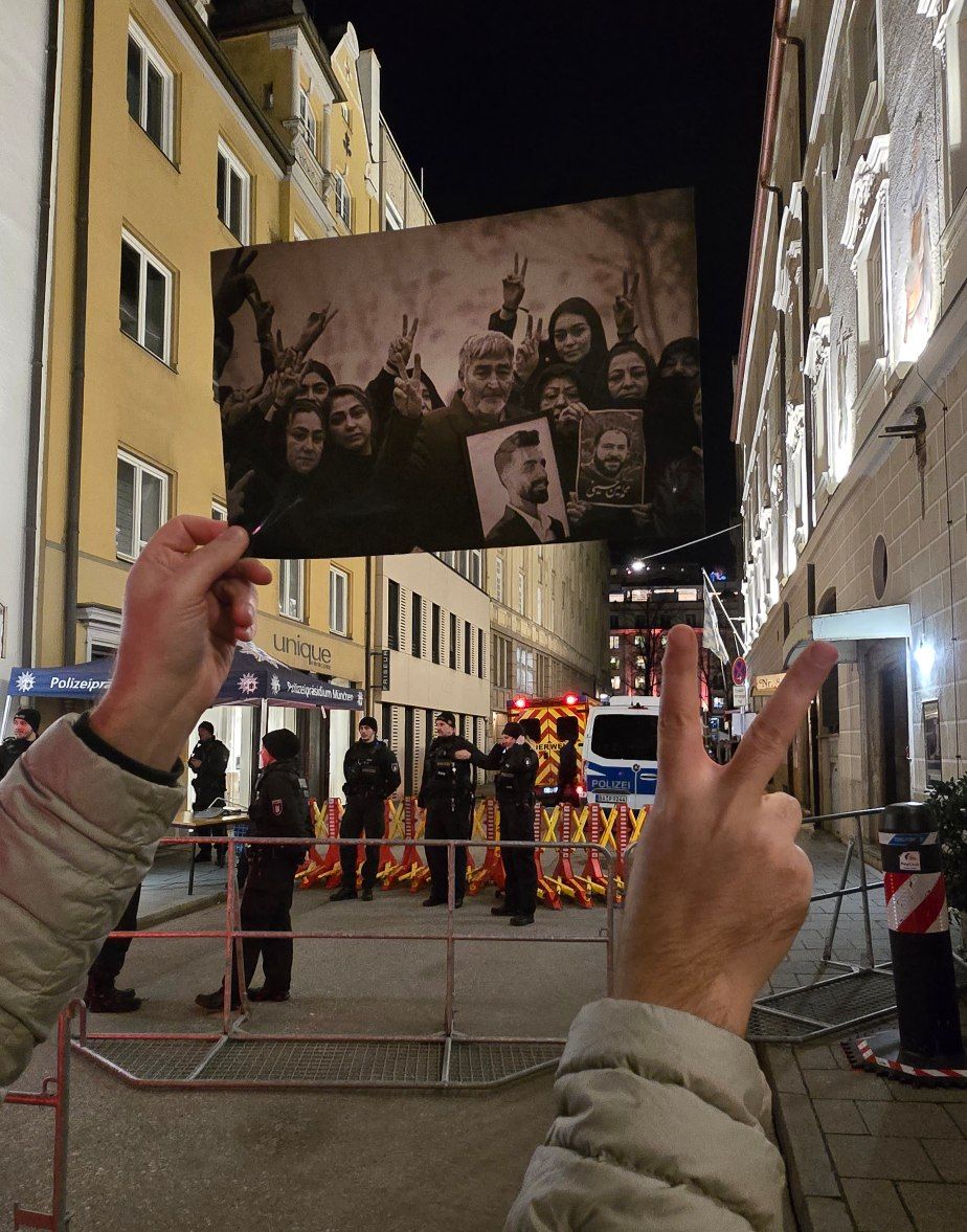 مونیخ؛
ما جز هم کسی رو نداریم.
#Feb14ForIran