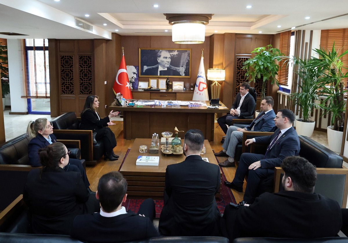 Tekirdağ İl Başkanımız Fatih Altıntaş ve il başkanlığı heyetimizle birlikte Çerkezköy Belediye Başkanı Vahap Akay’ı ziyaret ettik.

Çevre sorunları, şehirleşme, sanayi etkileri, kültürel miras ve hemşehrilerimizin yaşam kalitesini artıracak projeleri ele aldık.

Zafer Partisi