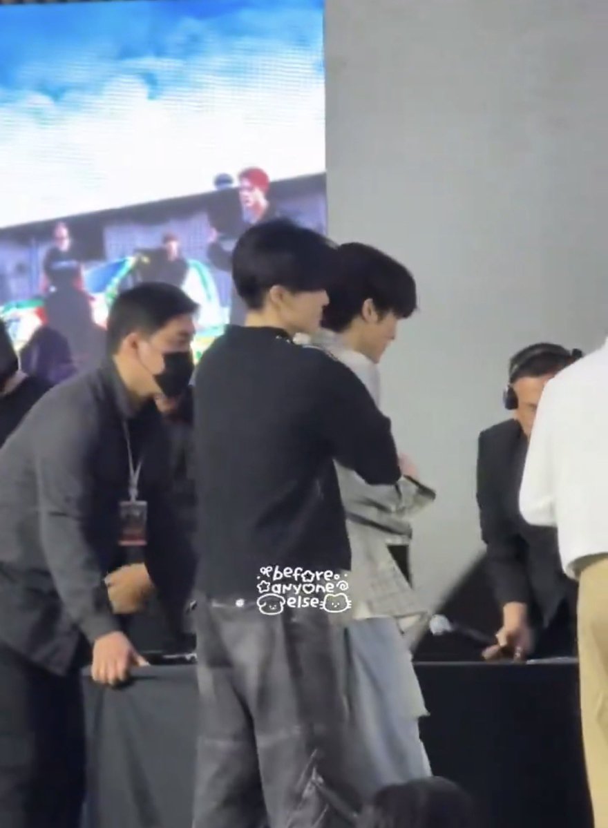 Jm 품에 다 가려지는 mk 이거 어떻게 안꼴림