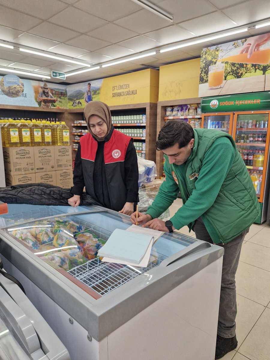 📍Yaklaşan ramazan ayı öncesinde denetimlerimizi sıklaştırdık. 👩‍🌾👨‍🌾
Vatandaşlarımızın sağlıklı, temiz ve güvenilir gıdaya ulaşması için ilçemizdeki işletmelere gıda ve fiyat denetimi gerçekleştirdik.
<a href="/TCTarim/">T.C. Tarım ve Orman Bakanlığı</a> <a href="/ibrahimyumakli/">İbrahim Yumaklı</a> <a href="/Ncttngnc/">Necattin GÖNÇ</a> <a href="/tarimormanmus/">Muş İl Tarım ve Orman Müdürlüğü</a>  <a href="/haskoykymkmligi/">T. C. Hasköy Kaymakamlığı</a>