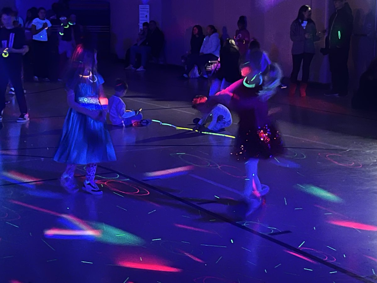 Our hearts were “A-Glow” at last night’s dance! Thank you Fogelsville PTO!