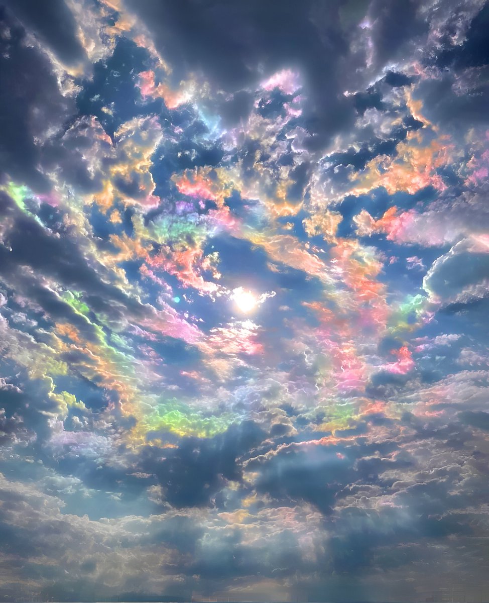 Eoj27us's tweet photo. 📸A beautiful photograph of the sky☁️... 😍✨
#cielo #céu #sky #небо #空 #하늘 #天空 https://t.co/IAQwS8wR0y