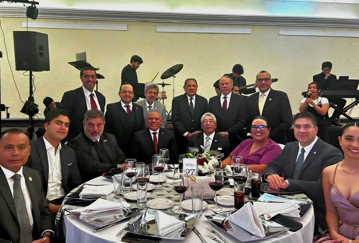 Asistimos a la Toma de Protesta del Consejo Directivo 2026 del Colegio de Contadores Públicos de Querétaro AC, presidido por José Luis Prado; y en su 66 Aniversario, bajo el lema "Trascender con Valores". 

<a href="/makugo/">Mauricio Kuri</a> <a href="/rogeliovegavm/">Rogelio Vega</a> 
<a href="/MarthaSotoQro/">Martha Soto</a> 
<a href="/educacionqro/">educacionqueretaro</a> 
<a href="/FECAPEQMayela/">FECAPEQ</a>