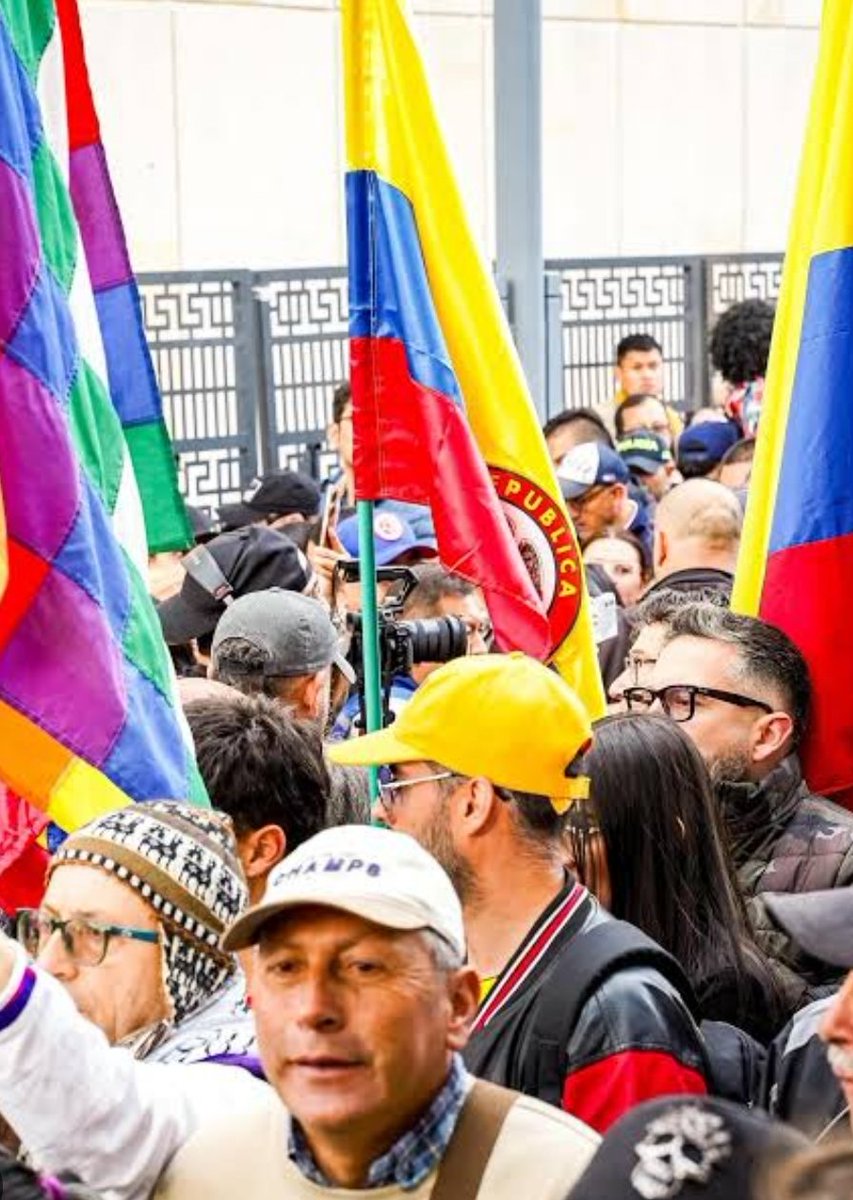 ReflexionFeroz's tweet photo. Se viene la movilización social más grande de la historia de 🇨🇴.

El consejo de estado en su inmensa estupidez, acába de suspender el salario mínimo, impulsando a Cepeda a la presidencia en primera vuelta.

Si la tirania es ley, la revolución es el camino! https://t.co/bgf1uja4aK