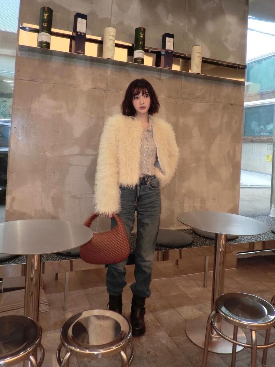 JOY shares a “Digicam” update from indoors 📸🤍

On February 13, Red Velvet’s JOY (Park Sooyoung) shared a new update featuring a relaxed pose inside an indoor space.

In the photo, JOY stands between metal tables and stools, capturing a calm, everyday moment. She captioned the