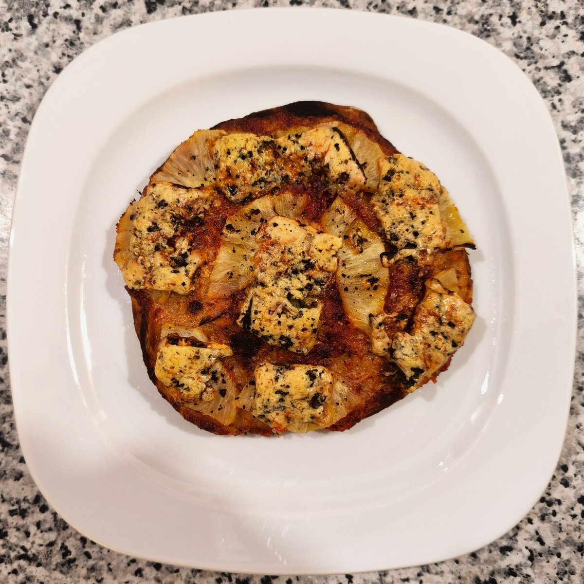 MikeKocht's tweet image. #Ananas und #Gorgonzola als "besondere" Geschmackskombination kennt ihr ja von mir.
Auch auf der #Pizza, die heute eben in kleinen Stücken ausfällt.
Habe ich als #Pizzette kennen gelernt, sogar als Snack oder Fingerfood.

mikekocht.at/2026/02/13/fla…