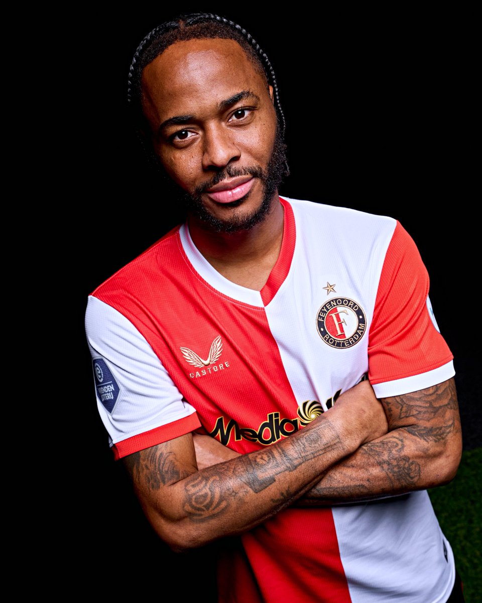 Raheem Sterling assinou pelo Feyenoord.