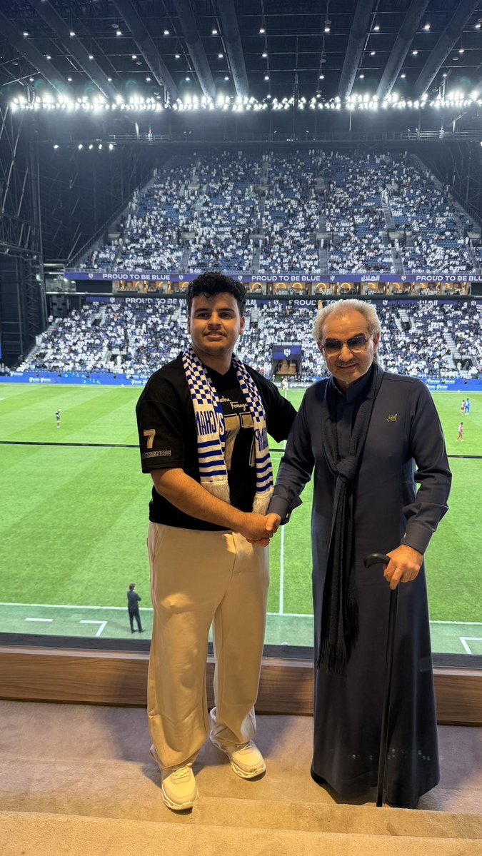 sqer_7's tweet image. مع سمو الأمير الوليد بن طلال 

ابو خالد 💙💙