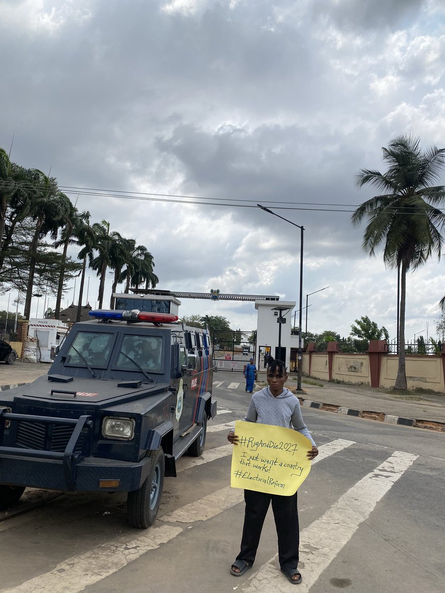 "If you talk you die jeje
If you no talk you die jeje"

I can't choose silence in the face of Injustice

Come join us at Alausa, Ikeja Lagos. Tomorrow na weekend..
🇳🇬