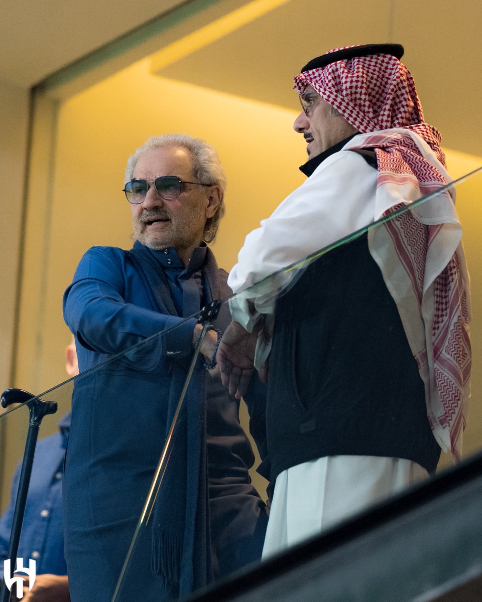 الأمير الوليد بن طلال العضو الذهبي، والأمير نواف بن سعد رئيس مجلس إدارة شركة نادي #الهلال خلال حضورهما لقاء اليوم 💙🤩